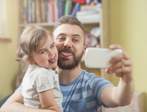 Ordinary moments when it’s just you and them around the house or at the park that are most special, but rarely get captured. Here are a few tips that will help you to get the perfect self-taken shot.